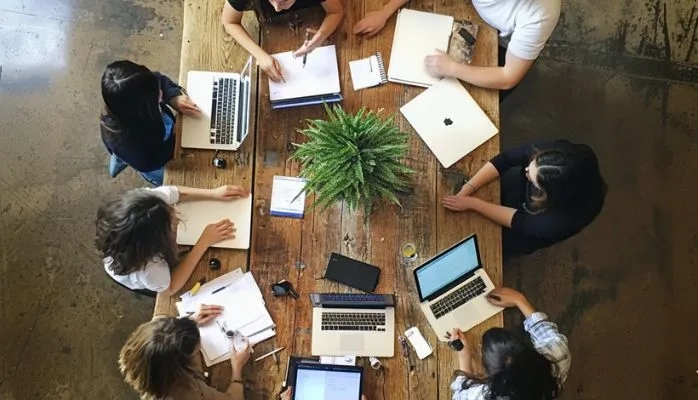 Le maintien de tarifs préférentiels par l’assureur après la retraite ne constitue pas un avantage de retraite en l’absence de financement par l’employeur ! Le maintien de tarifs préférentiels par l’assureur après la retraite ne constitue pas un avantage de retraite en l’absence de financement par l’employeur !